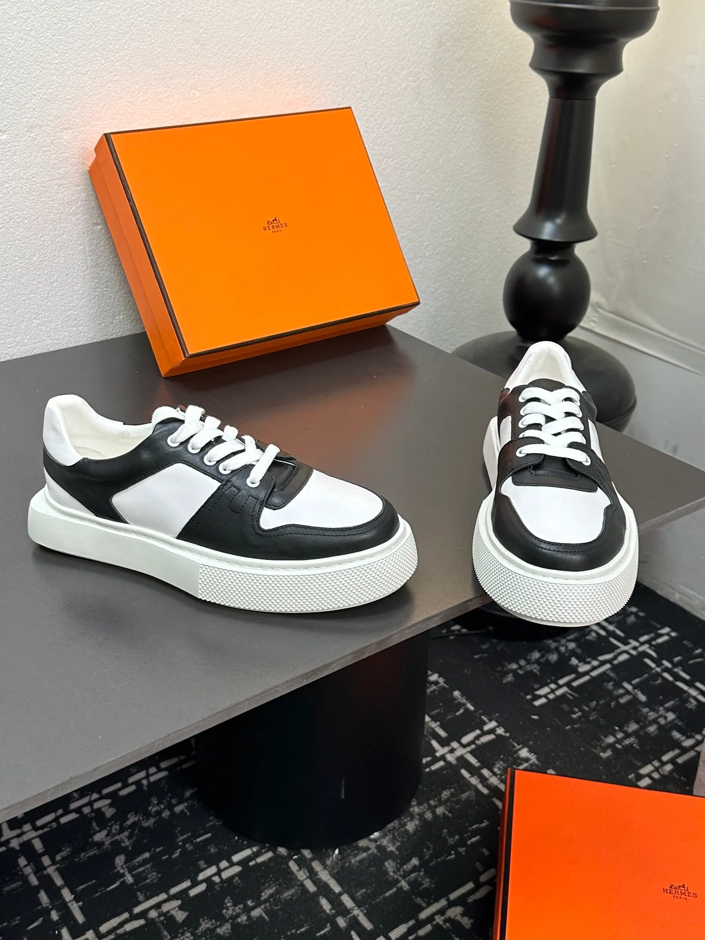 p700💰Men's shoes ❤️❤️Hermes top version# Hermès deep series couple's small white shoes casual skateboard shoes Stylish graphic design to create retro style Upper: cowhide material Lining: sheepskin lining Outsole: TPU outsole Size: 38-45